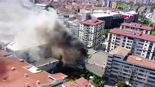 İstanbul'da korkutan yangın: Alevler iki iş yerini sardı