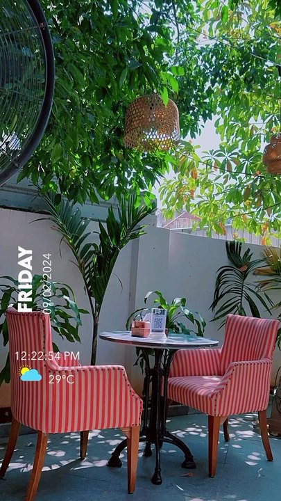 Relax and unwind at our café, where delicious food and stunning views provide the perfect backdrop for a memorable dining experience.