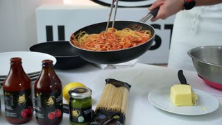 La pasta secca: l'assaggio delle linguine al tonno e degli spaghetti al pesto