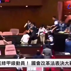 Tayvan meclisi birbirine girdi: Milletvekili belgeleri alıp kaçtı