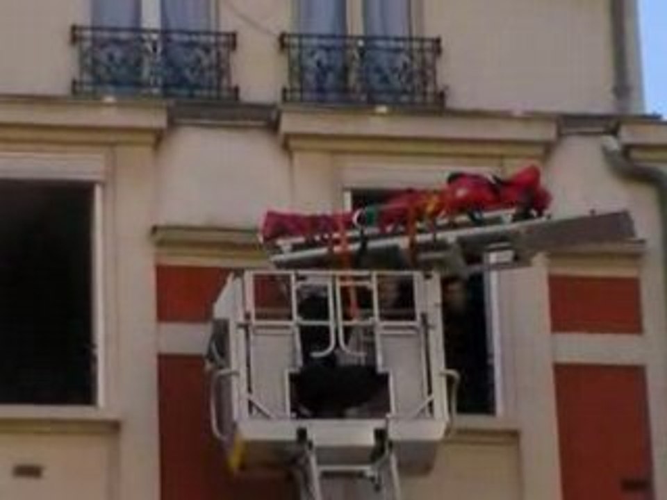 Evacuation personne grande echelle pompier