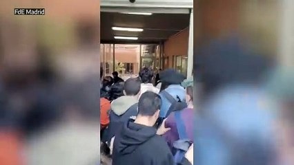 Estudiantes ocupan el Vicerrectorado de Estudiantes de la UCM para apoyar a Palestina