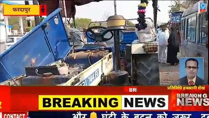 ट्रकने बस व मोटारसायकल वाचवण्यासाठी ब्रेक लावला. ब्रेक निकामी झाल्यामुळे ट्रक ट्रकटर धडकला