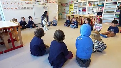 Robôs fazem parte de aulas em creche na Suíça