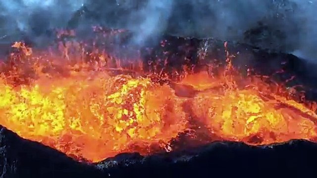 Drone approaches the boiling volcano and zooms into the lava pot! Iceland 17.07.23 Flight 2