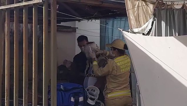 Homem é socorrido pelo Siate após bater a cabeça contra a parede no Santa Felicidade