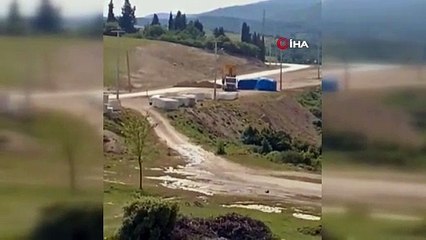 Müteahhit yolu toprakla kapatınca sürücüler evlerine gidemedi