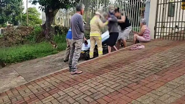 Após cair na calçada, idosa é socorrida pelo Siate com sangramento na cabeça