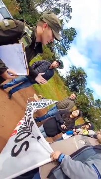 Gendarme a docentes: “Lo que yo no quiero es sacar la escopeta y tirarle a un docente”.