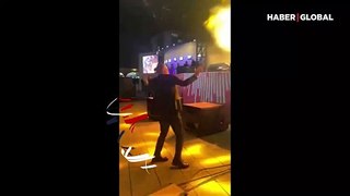 Erdal Beşikçioğlu, Melek Mosso konserinde dansıyla gündem oldu