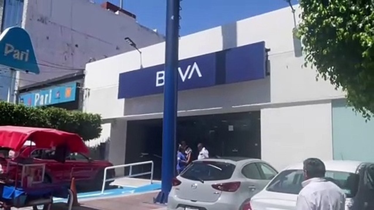 Dos sujetos armados asaltaron a un cuentahabiente que acababa de sacar 150 mil pesos de un banco