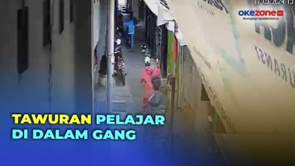 Pelajar Tawuran dengan Senjata Tajam di Dalam Gang Matraman