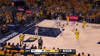 Turner powers past Hartenstein for spectacular dunk