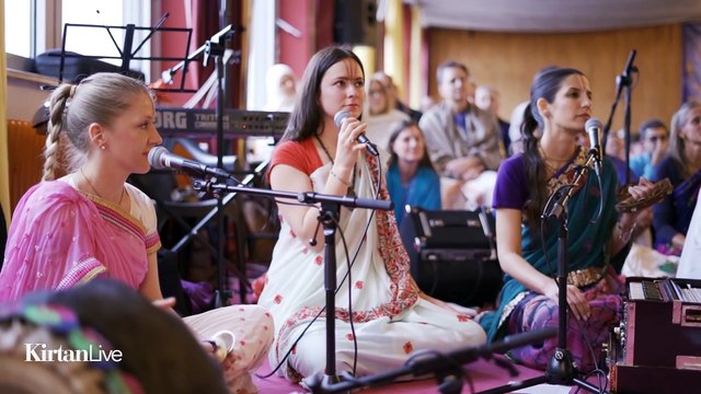 Radhe Radhe Ho (Live) - Shankaridasi _ Kirtan Sessions