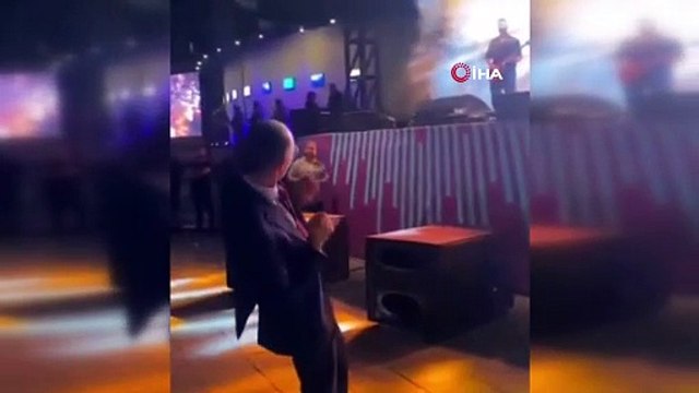 Erdal Beşikçioğlu, Melek Mosso konserinde kurtlarını döktü