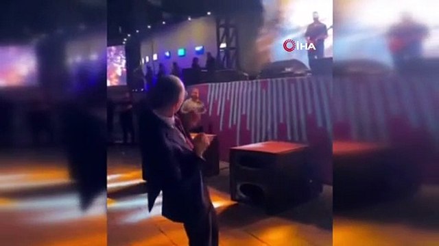 Erdal Beşikçioğlu, Melek Mosso konserinde kurtlarını döktü