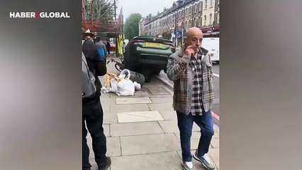 İngiltere'deki trafik kazasını seyreden Galatasaray formalı dayının hareketleri gündem oldu