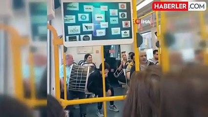 Metro vagonunda mini konser resitali