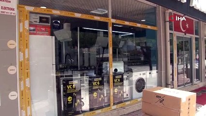 Bu sefer kontrolden çıkıp kaza yapan otomobil değil, bir kuş oldu