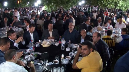 Aşiret düğününde saatlerce dolar ve Türk Lirası saçıldı, takılar valizlerle taşındı