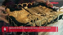 Gelinin takıları özel koruma ile salona getirildi! O kadar çok altın takıldı ki hareket edemedi