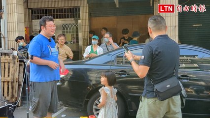 徐巧芯家門前人潮湧動！網紅四叉貓號召粉絲熱情合照✨