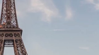 Combien de ziziiis d’AD LAURENT pour atteindre le sommet de la Tour Eiffel ?