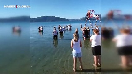 Ölen İngiliz turistin küllerinin denize dökülmesi olayının görüntüleri ortaya çıktı