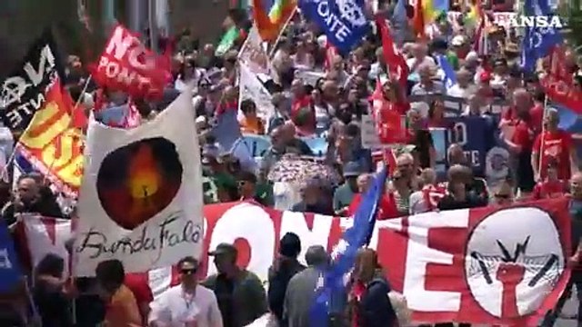 Ponte sullo Stretto, corteo a Villa San Giovanni per dire no