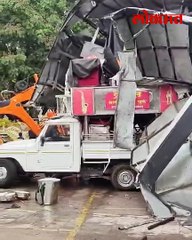 पुण्यात पुन्हा होर्डिंग कोसळले