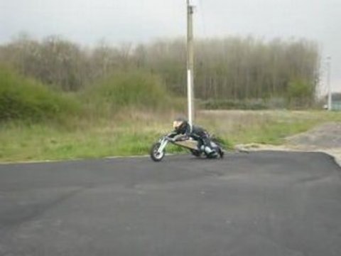 Test dragscoot 1er avec pot ROOST