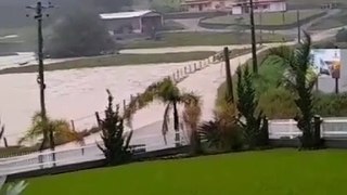 Chuva torrencial em Presidente Getúlio provoca alagamentos e cidade tem alerta para enchente