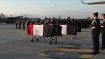 Nouvelle-Calédonie : les corps des deux gendarmes tués rapatriés à Istres
