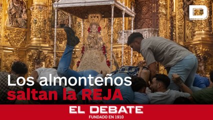 El multitudinario comienzo de la procesión de la Virgen del Rocío