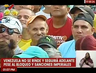 Caraqueños continúan luchando para seguir adelante pese al bloqueo impuesto por los Estados Unidos