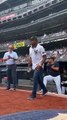 ¡Orlando “El Duque” Hernández hizo el lanzamiento ceremonial de primera bola en Yankee Stadium!