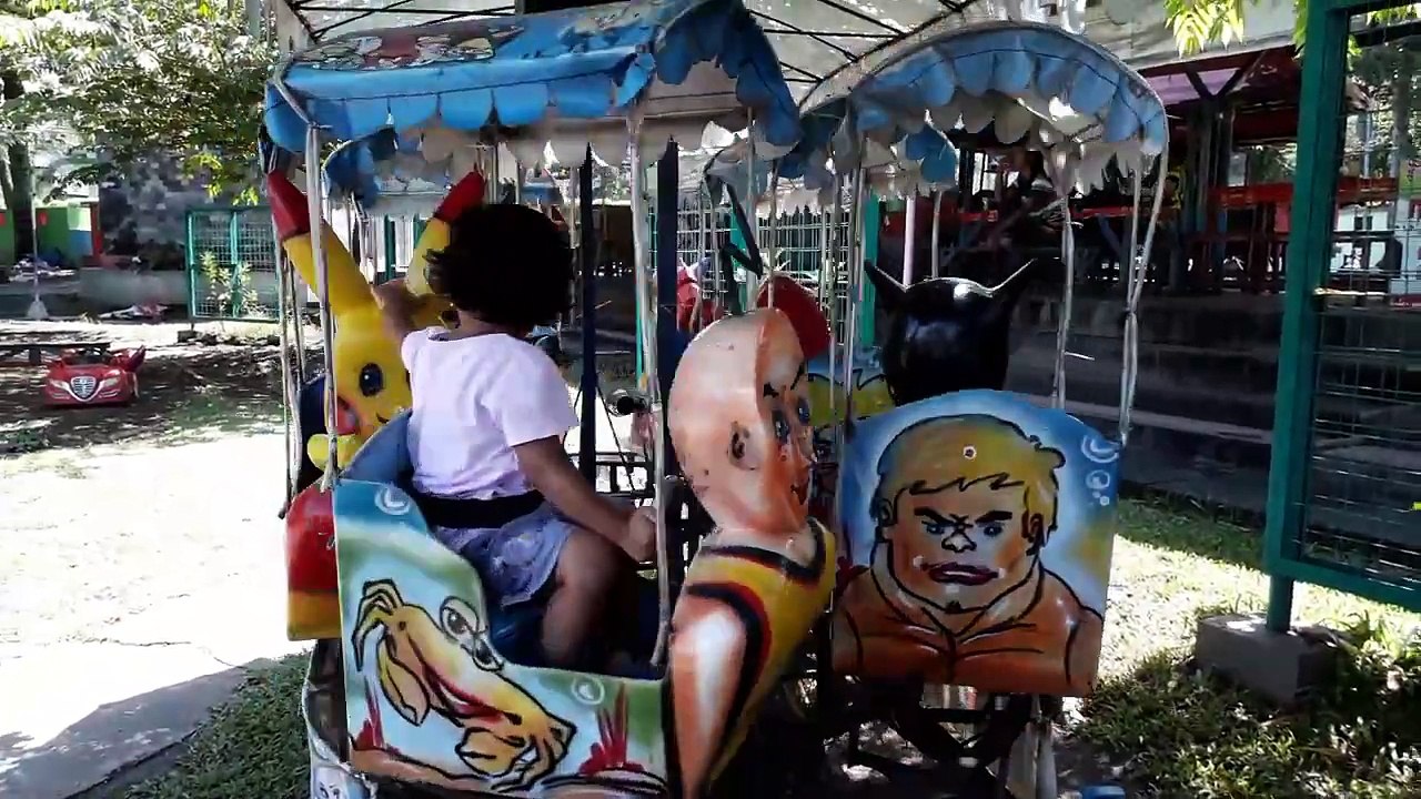 Riding the train tut tut tut, children's song - I have five balloons