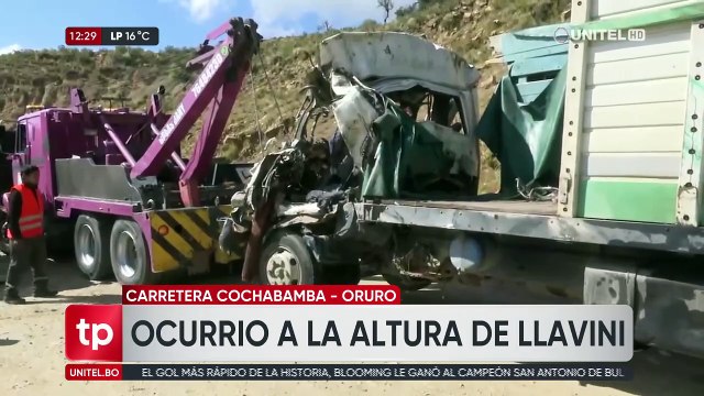 Choque entre un camión y un minibús deja cuatro muertos en la carretera Cochabamba - Oruro