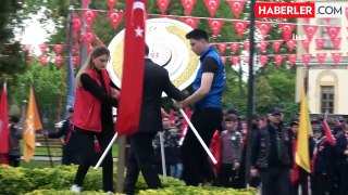 Samsun'da 19 Mayıs kutlamaları Atatürk Anıtı'ndaki törenle başladı