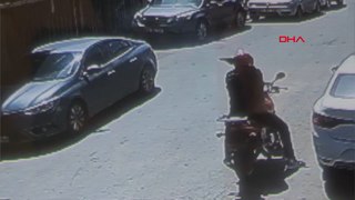 İstanbul'da motosikletli otomobile kurşun yağdırdı