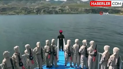 Bandırma Vapuru Hasankeyf'te bayraklarla karşılandı