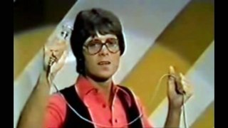 HONKY TONK ANGEL by Cliff Richard - live TV performance 1975 + lyrics