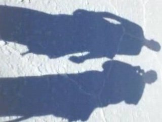 une marche dans le sel d uyuni, ca croustille