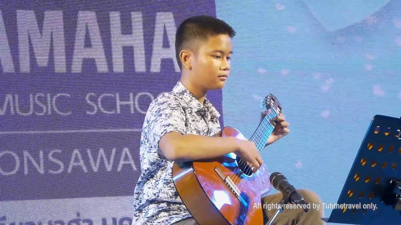 เต๋อเล่นดนตรี งานวันแม่แห่งชาติ ที่ห้างวีสแควร์ นครสวรรค์ เต๋อพาเที่ยว