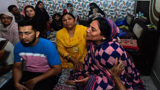 Terrorist Attack: कश्मीर में फंसे ‘जयपुर’ के 50 लोग … सदमे में परिजन, अपनों की सलामती की मांग रहे दुआ, देखें वीडियो