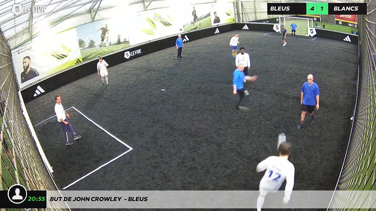 But de John Crowley  - bleus