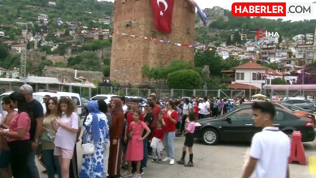 Alanya'da Sahil Güvenlik ve savaş gemileri vatandaşların ziyaretine açıldı