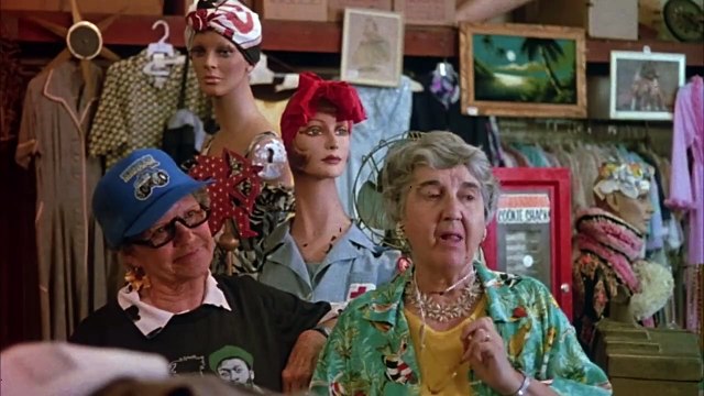 Dangereuse sous tous rapports Bande-annonce (EN)