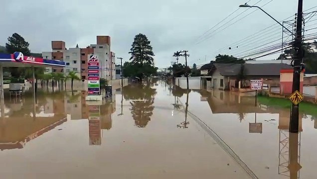 Chuva castiga SC e deixa famílias desabrigadas no Vale do Itajaí