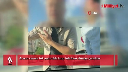 Trafikte dehşet! Aracın camını tek yumrukla kırıp telefonu almaya çalıştılar